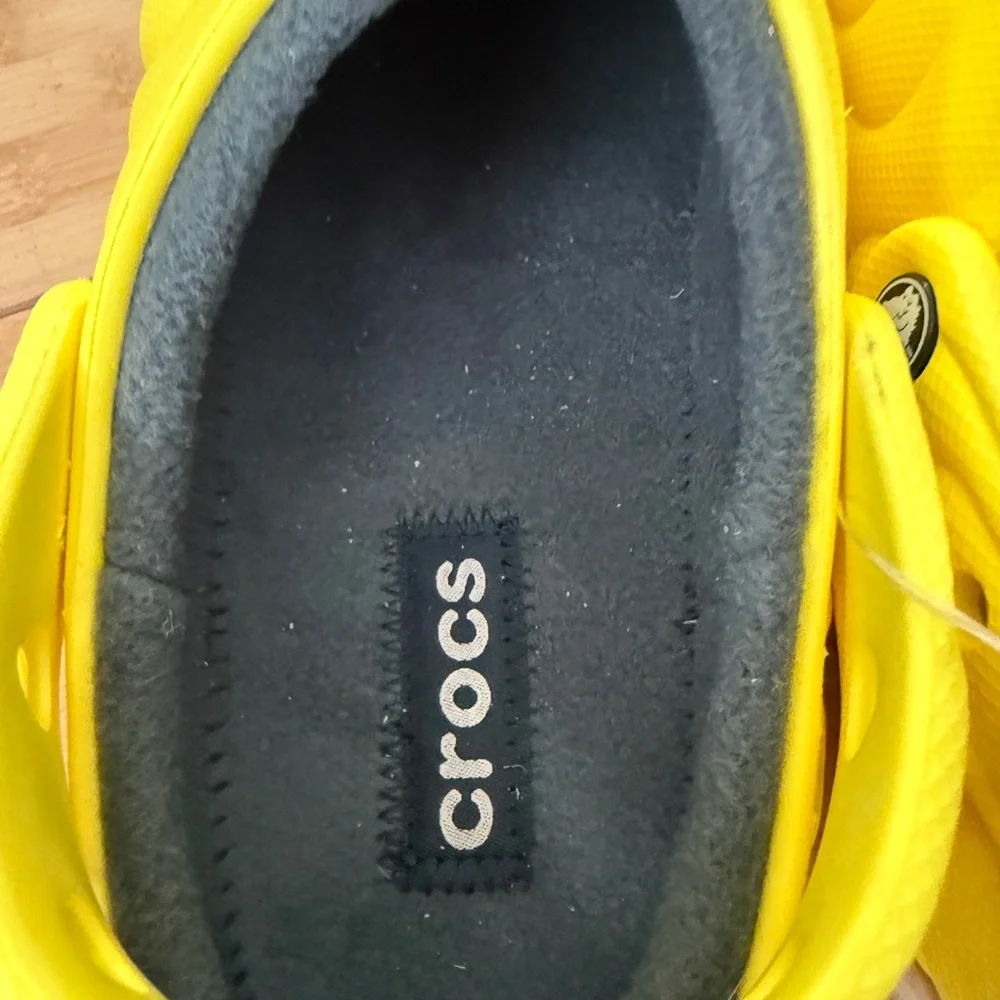 NWT Crocs Classic Lined Overpuff Clogs Lemon Yellow M7/W9 - Picture 6 of 7